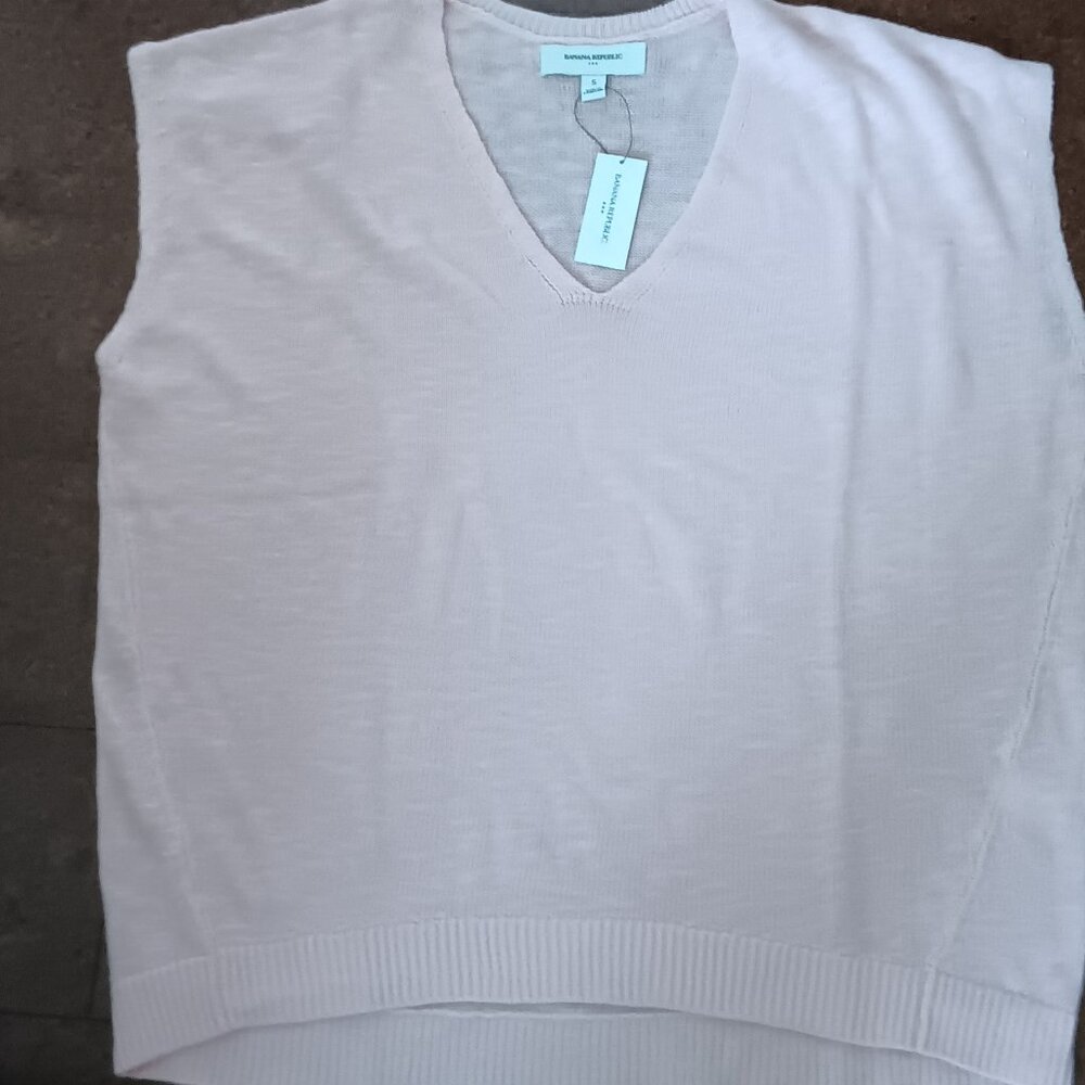 Banana Republic Factory Lightweight v-neck sweater- NEW with tags Small